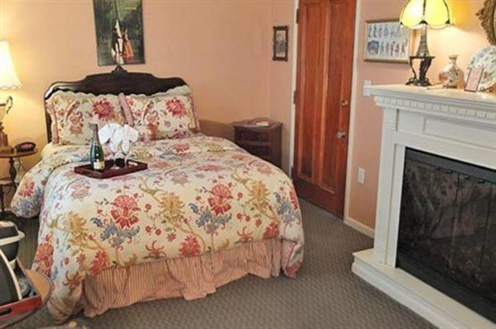 The English Inn Eaton Rapids Extérieur photo